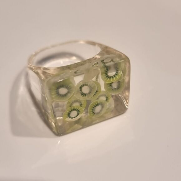 New URBAN OUTFITTERS Kiwi Acrylic Ring - Picture 1 of 8